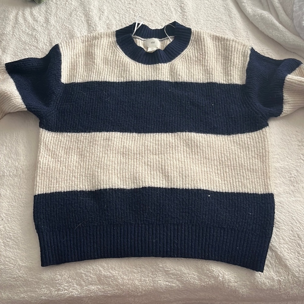 H and m blue and white striped sweater size medium